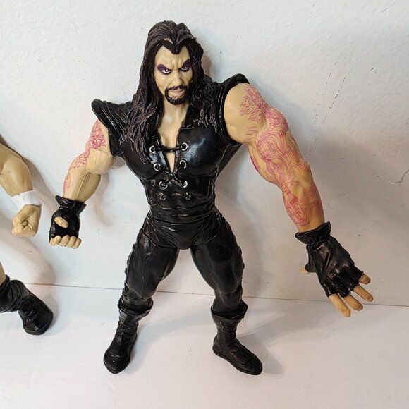 2 Vtg WWE Wrestling Action Figures Stone Cold Steve Austin Undertaker Ripped - Picture 2 of 8
